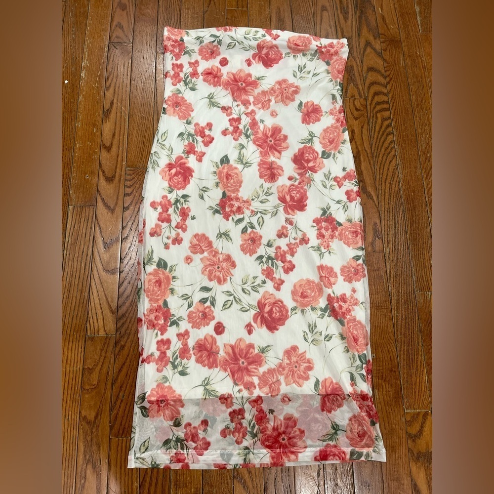 Full circle trends
Floral Print Strapless Dress